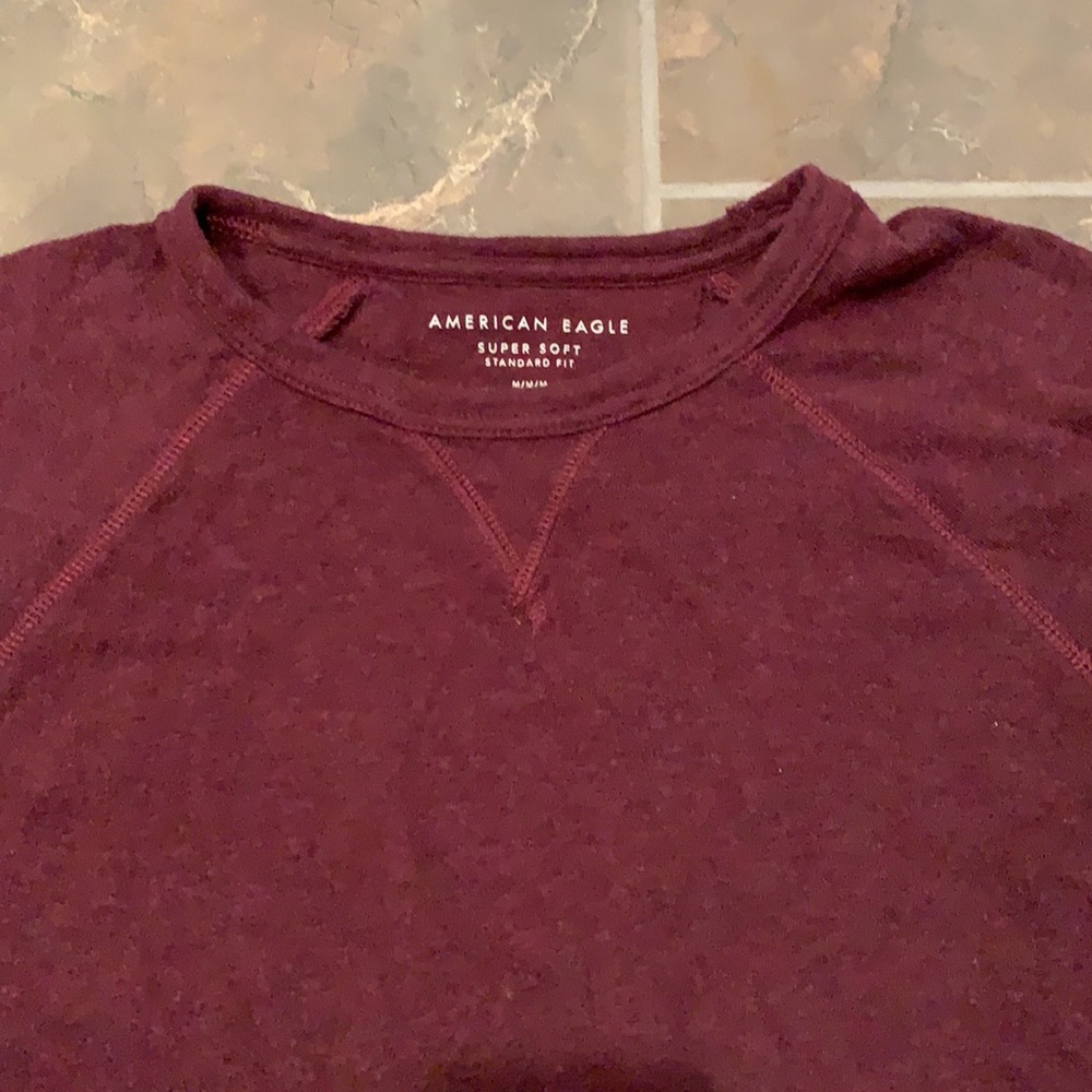 American eagle men’s medium burgundy light sweater - Picture 2 of 3